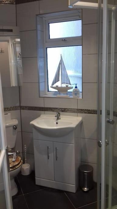 Between Piers, The Stylish Studio Flat In Cannon Place Μπράιτον Εξωτερικό φωτογραφία